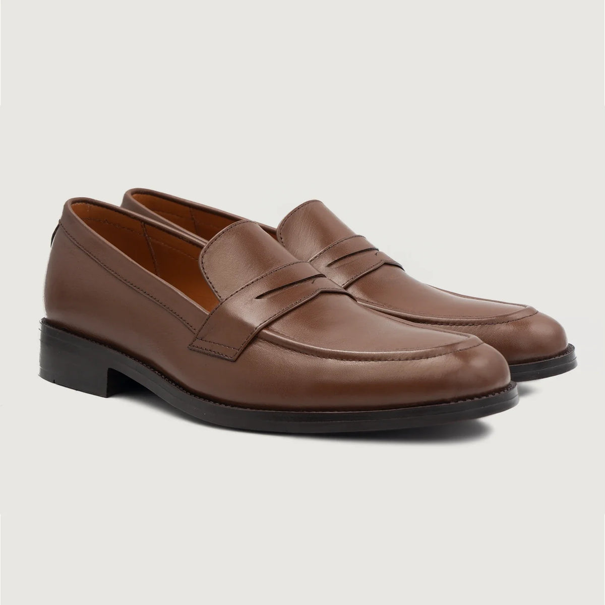 Baxton بني أحذية لوفر جلدية بدون كعب رجالي in Brown Full-Grain Leather - عرض جانبي | شراء أونلاين عبر المتجر الرسمي