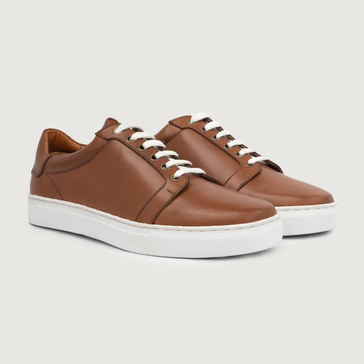 Carter Runn بيج تان سنيكرز جلدي كاجوال رجالي For Men in Tan Full-Grain Leather - عرض جانبي | شراء أونلاين عبر المتجر الرسمي