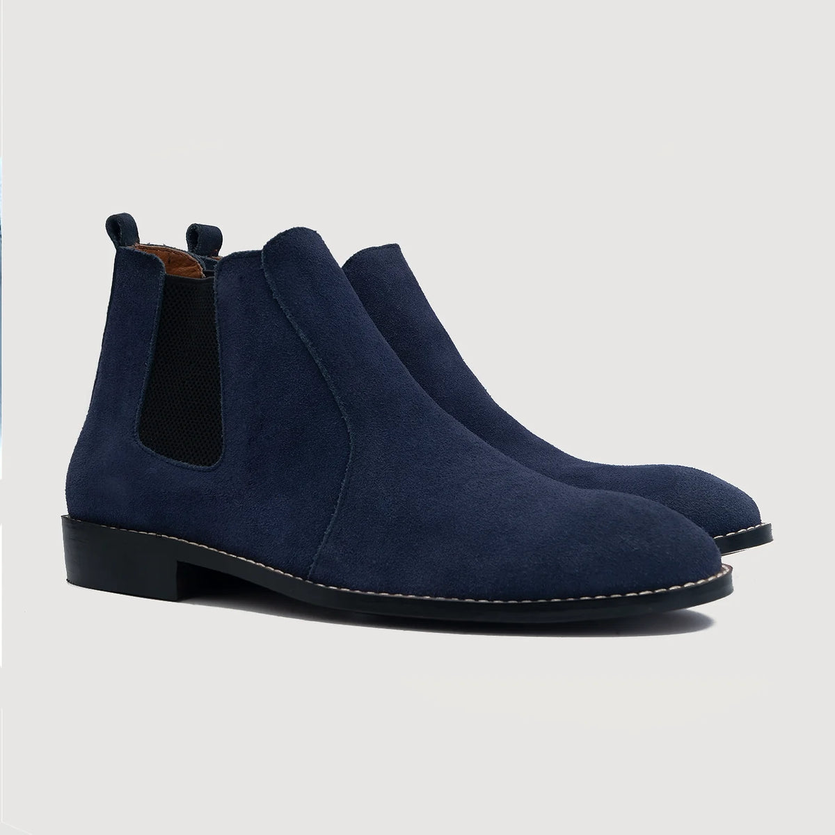 Clarkson Chelsea Midnight أزرق Suede أحذية بوت جلدية رجالي For Men in Midnight Blue Goatskin Suede - عرض جانبي | شراء أونلاين عبر المتجر الرسمي
