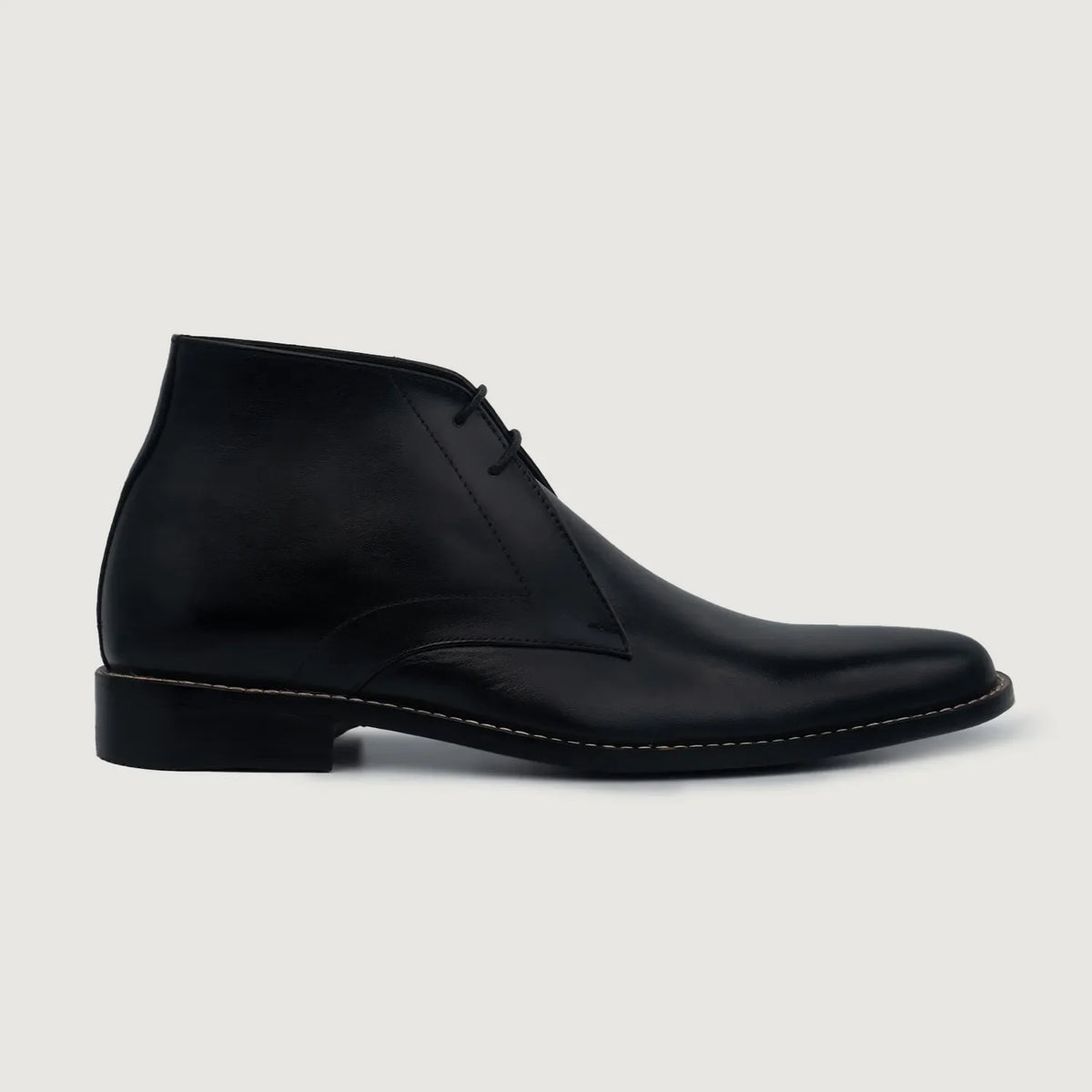 Black Full-Grain leather Boots - بناء غوديير ويلت المتين وتفاصيل مقدمة الحذاء