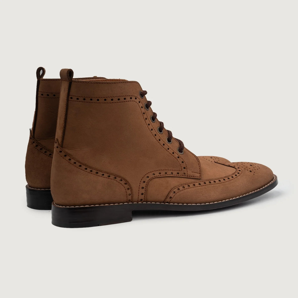 Duster Brogues Derby بني Nubuck أحذية بوت جلدية رجالي For Men - عرض جانبي يوضح قَصّة الأكمام المريحة