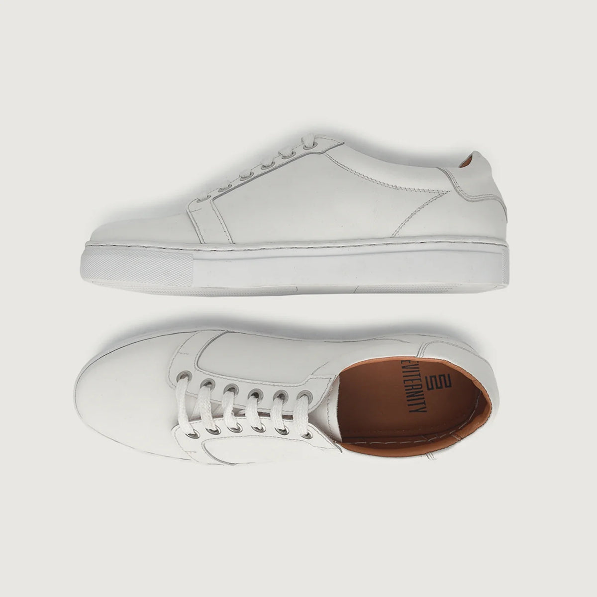 High-Traction Rubber Outsole & Lug Tread Pattern on Carter Runn White سنيكرز جلدي كاجوال رجالي For Men