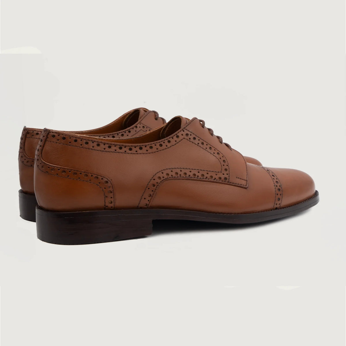 High-Traction Rubber Outsole & Lug Tread Pattern on Dirk Brogues Derby بيج تان أحذية جلدية كلاسيكية رجالي For Men