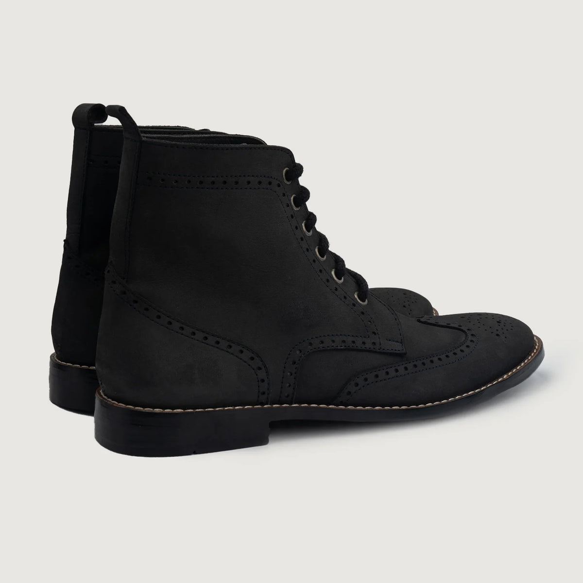 Duster Brogues Derby أسود Nubuck أحذية بوت جلدية رجالي For Men - عرض جانبي يوضح قَصّة الأكمام المريحة