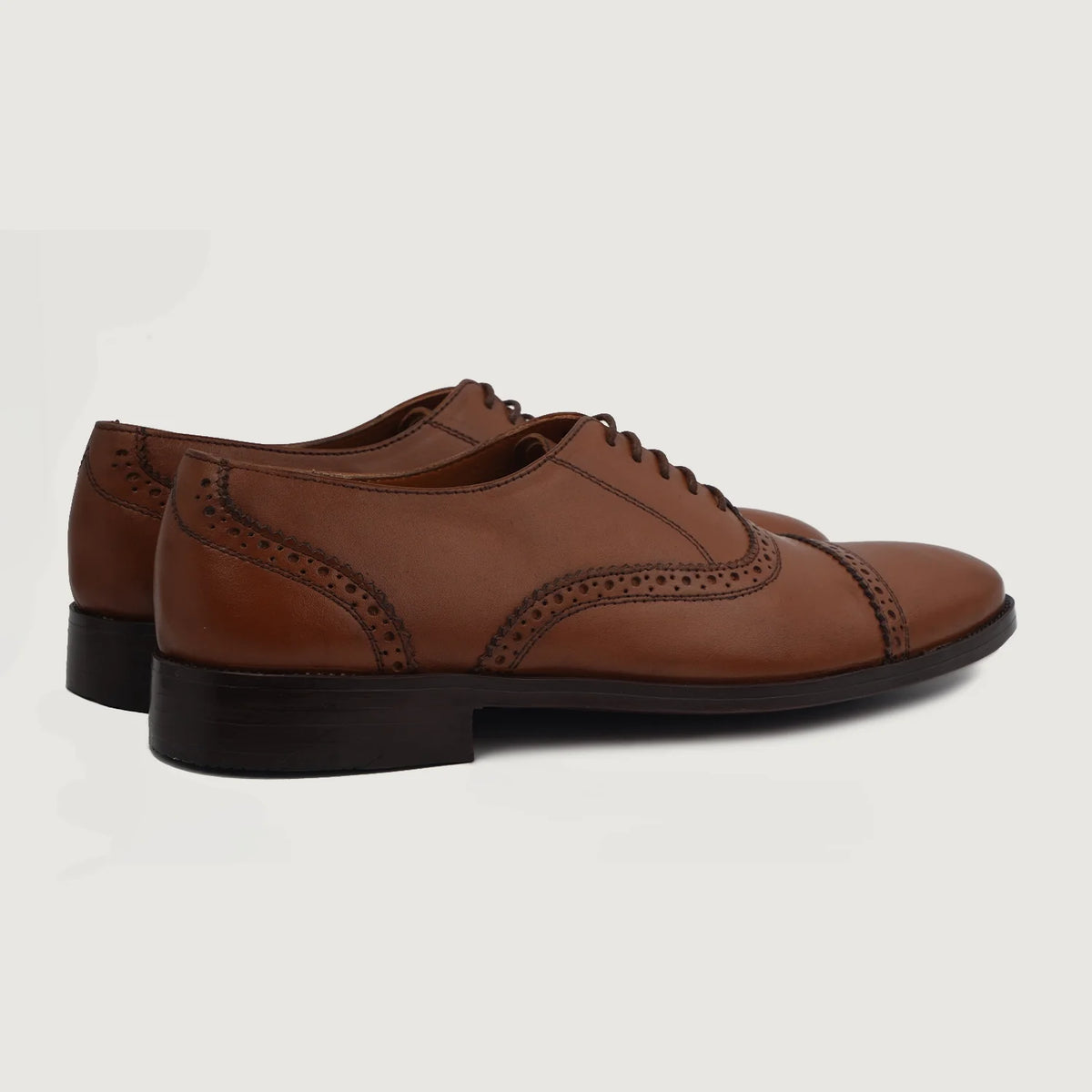 High-Traction Rubber Outsole & Lug Tread Pattern on Greyson Brogues Oxford بيج تان أحذية جلدية كلاسيكية رجالي For Men