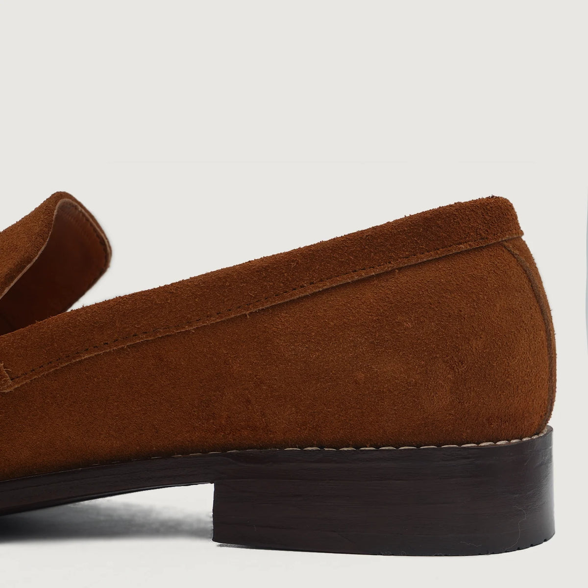 Cushioned Leather Insole & Ergonomic Arch Support Construction Detail