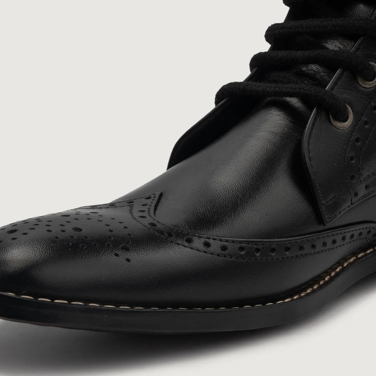 Authentic Full-Grain Leather Grain Texture & Heavy-Duty Seam Stitching Detail