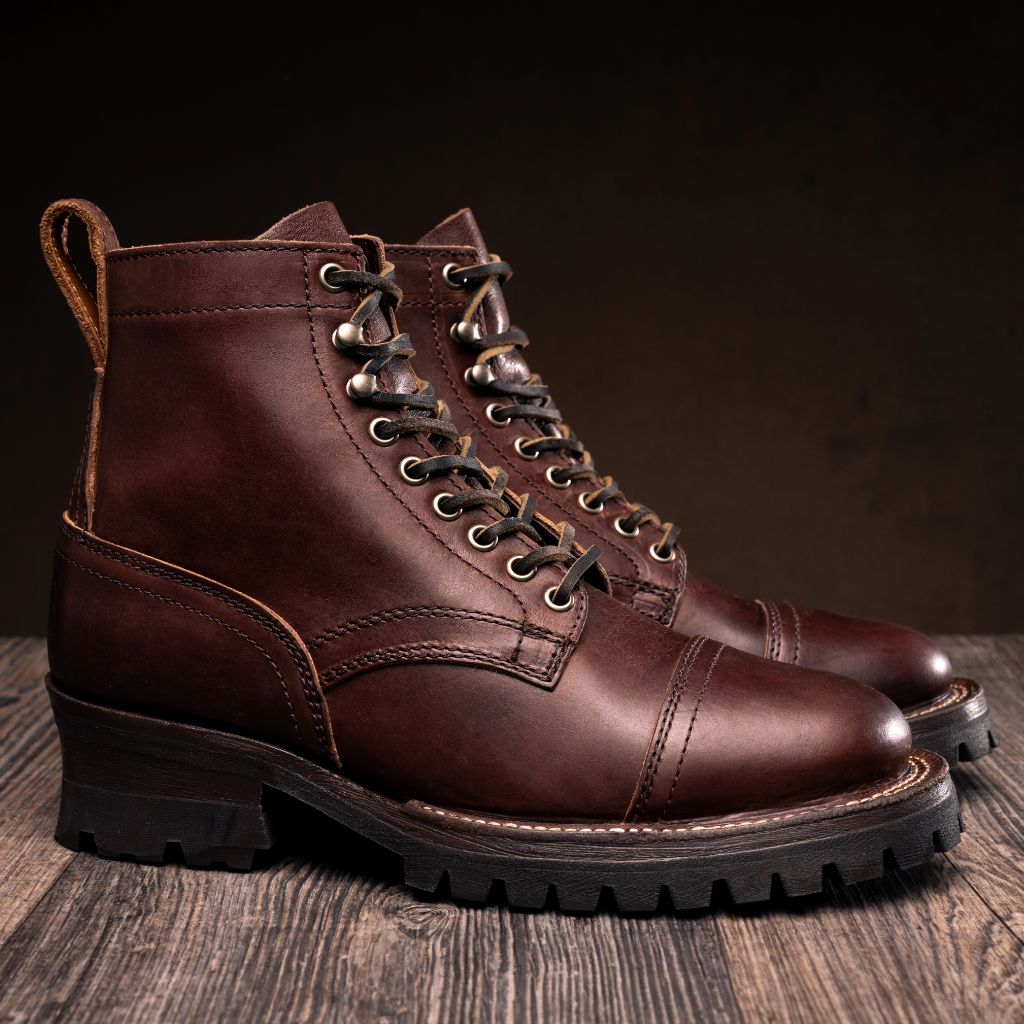 Challenger Whiskey أحذية بوت جلدية رجالي in Classic Full-Grain Leather - عرض جانبي | شراء أونلاين عبر المتجر الرسمي