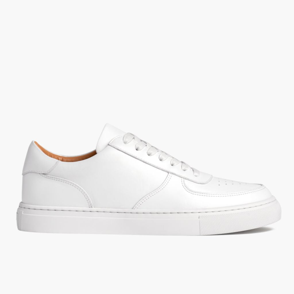 White Full-Grain leather Sneakers - بناء غوديير ويلت المتين وتفاصيل مقدمة الحذاء