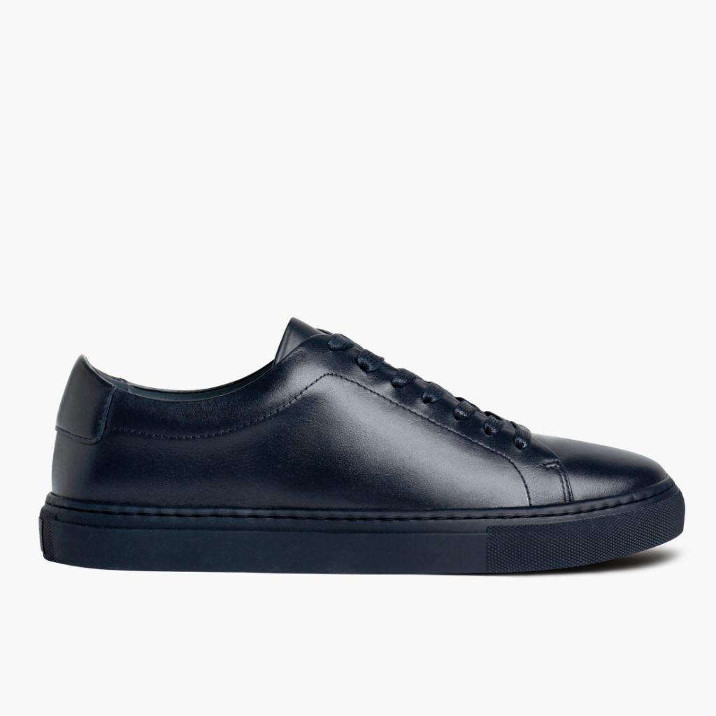 Navy Full-Grain leather Sneakers - بناء غوديير ويلت المتين وتفاصيل مقدمة الحذاء