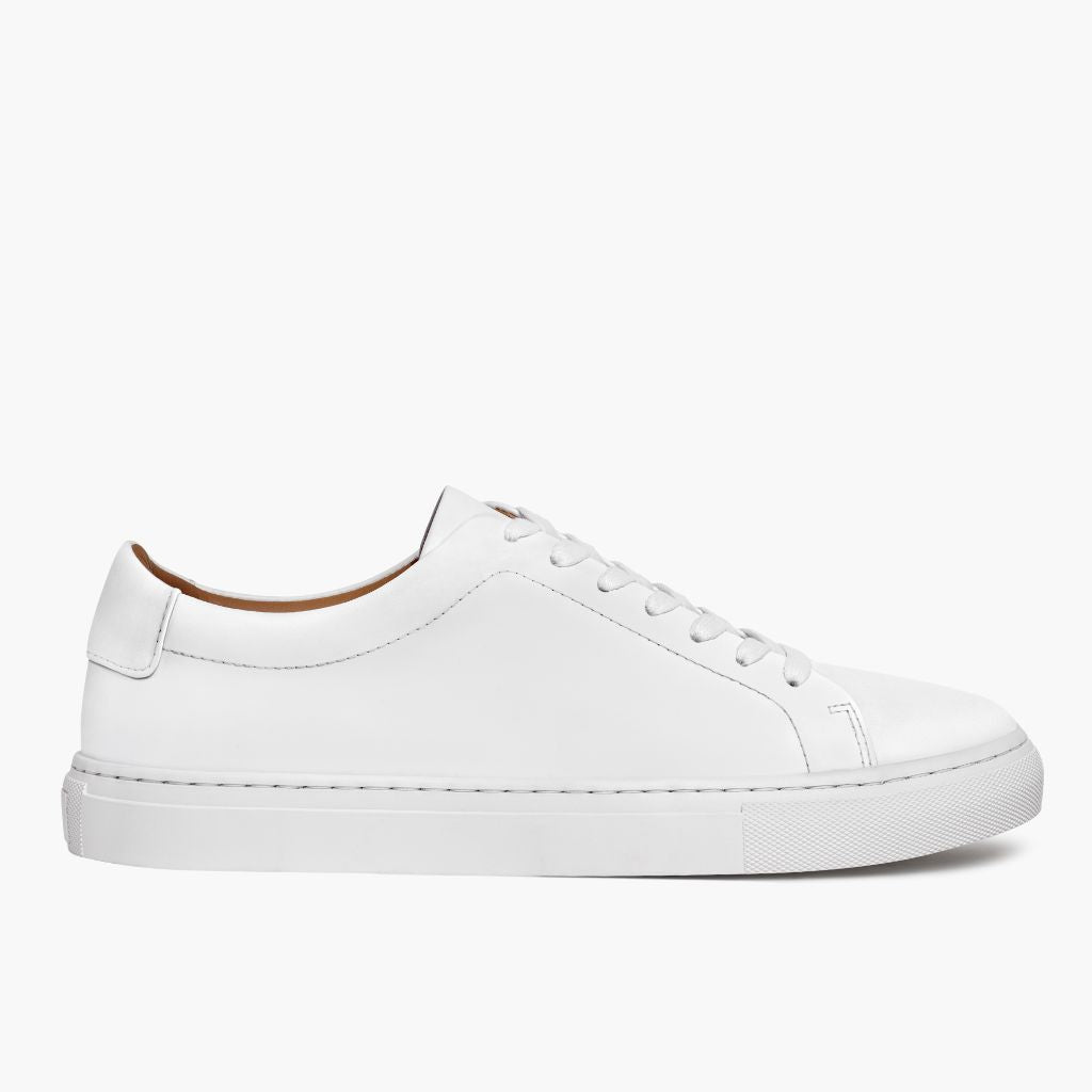 White Full-Grain leather Sneakers - بناء غوديير ويلت المتين وتفاصيل مقدمة الحذاء