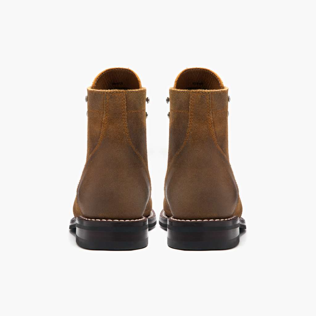 High-Traction Rubber Outsole & Lug Tread Pattern on Captain Safari أحذية بوت جلدية رجالي