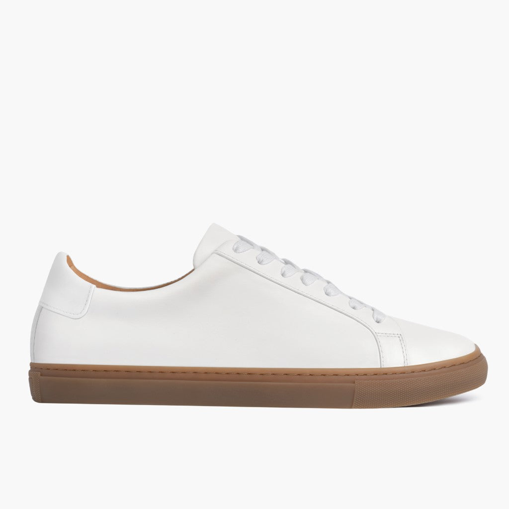 White Full-Grain leather Sneakers - بناء غوديير ويلت المتين وتفاصيل مقدمة الحذاء
