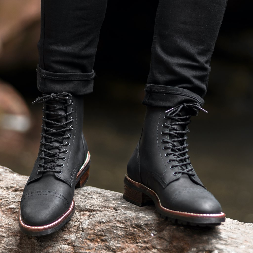 Authentic Full-Grain Leather Grain Depth & Pull-Up Patina Texture Detail