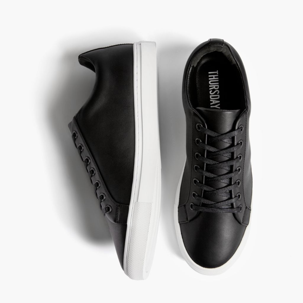 Authentic Full-Grain Leather Grain Depth & Pull-Up Patina Texture Detail