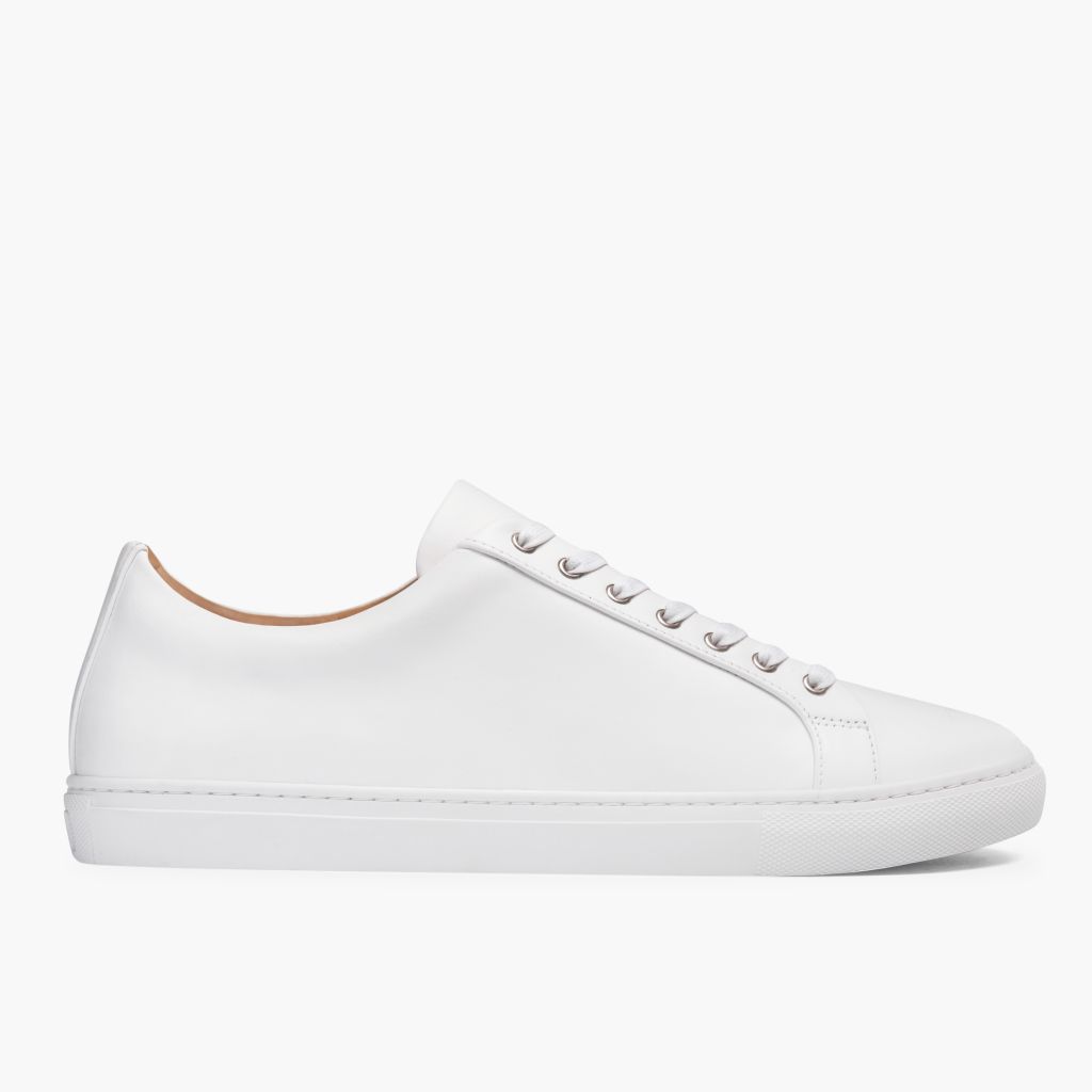 White Full-Grain leather Sneakers - بناء غوديير ويلت المتين وتفاصيل مقدمة الحذاء