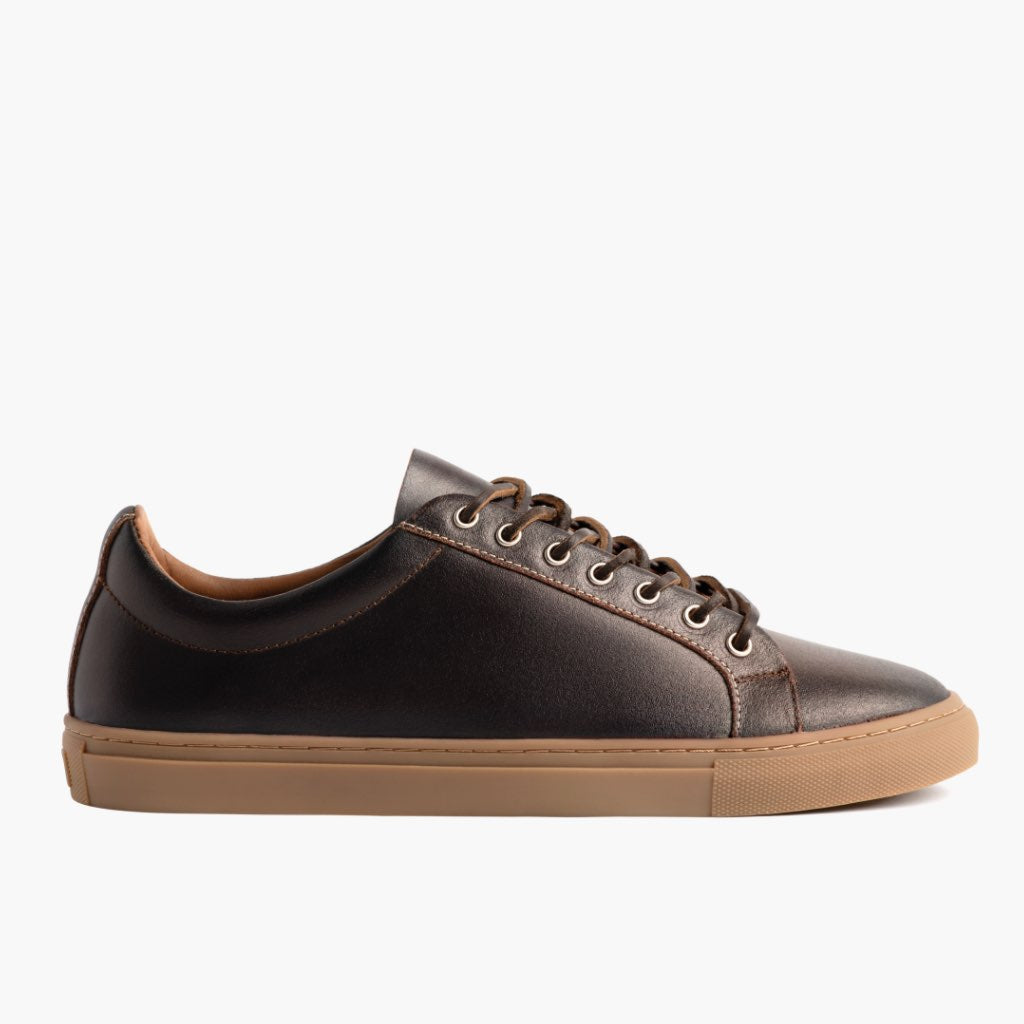 Classic Full-Grain leather Sneakers - بناء غوديير ويلت المتين وتفاصيل مقدمة الحذاء