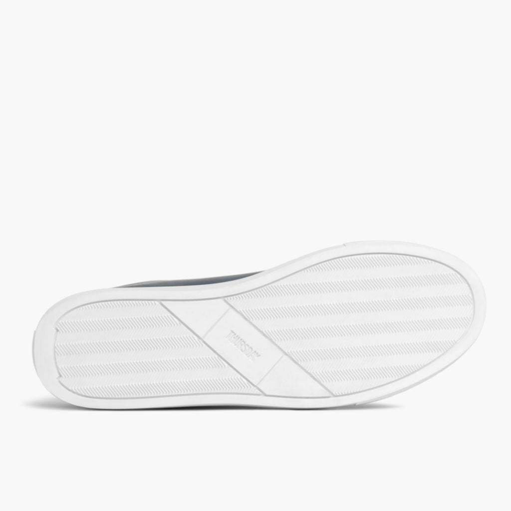 High-Traction Rubber Outsole & Lug Tread Pattern on Premier Low Top Deep أزرق سنيكرز جلدي كاجوال رجالي For Men