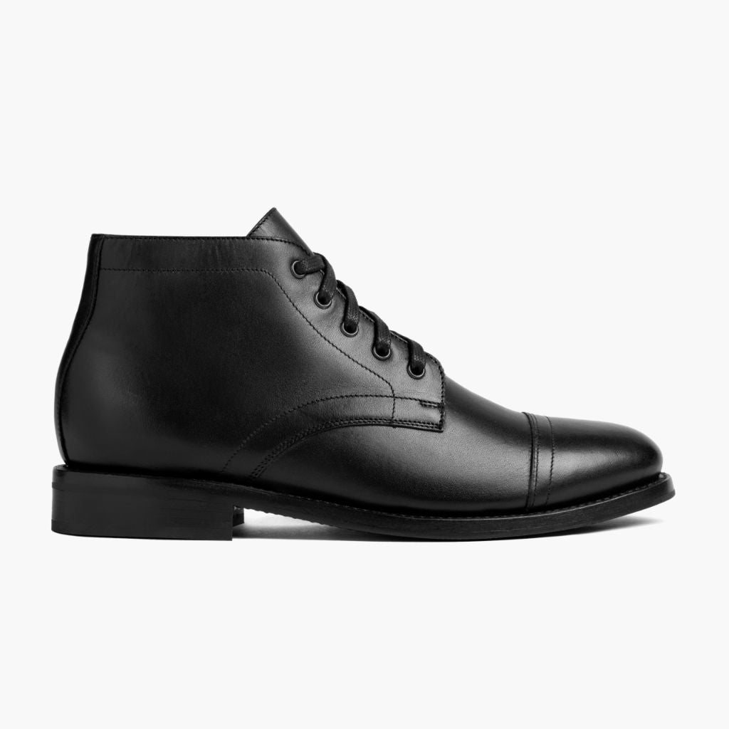 Black Full-Grain leather Boots - بناء غوديير ويلت المتين وتفاصيل مقدمة الحذاء
