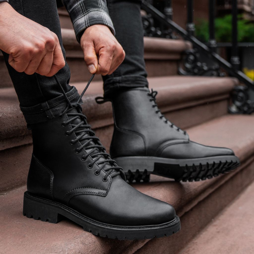 Authentic Full-Grain Leather Grain Depth & Pull-Up Patina Texture Detail