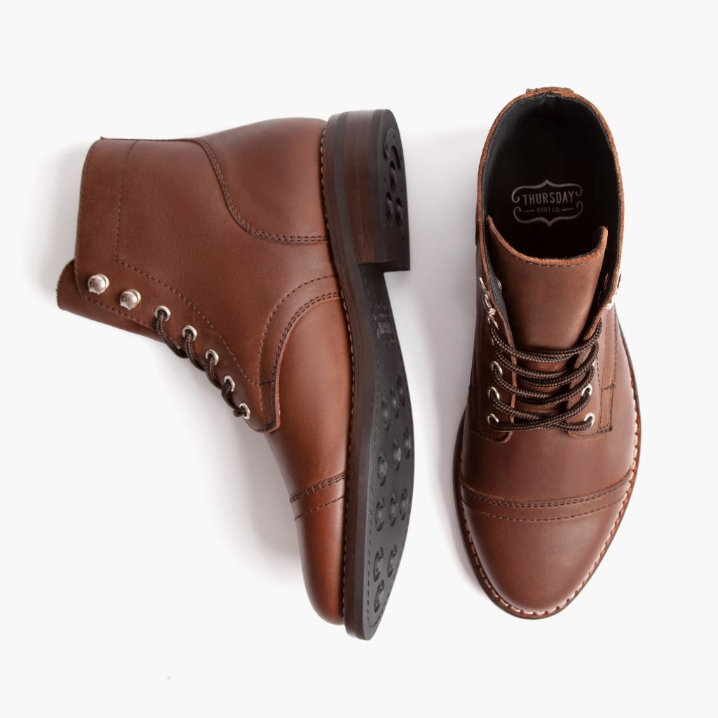 Authentic Full-Grain Leather Grain Depth & Pull-Up Patina Texture Detail