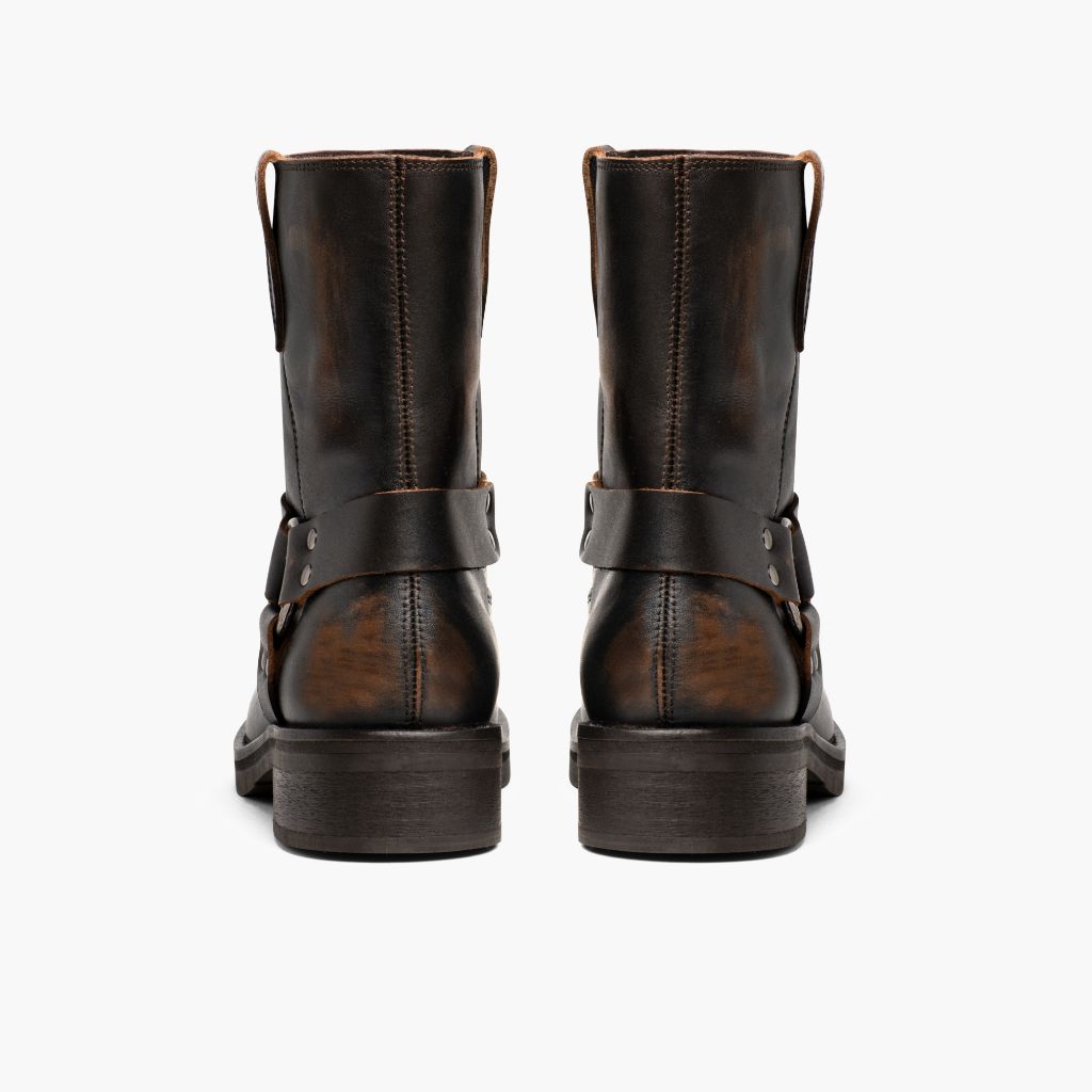 High-Traction Rubber Outsole & Lug Tread Pattern on Outlaw Vintage بني أحذية بوت جلدية نسائي
