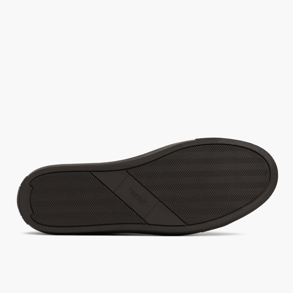 High-Traction Rubber Outsole & Lug Tread Pattern on Premier Low Top Tobacco سنيكرز جلدي كاجوال نسائي