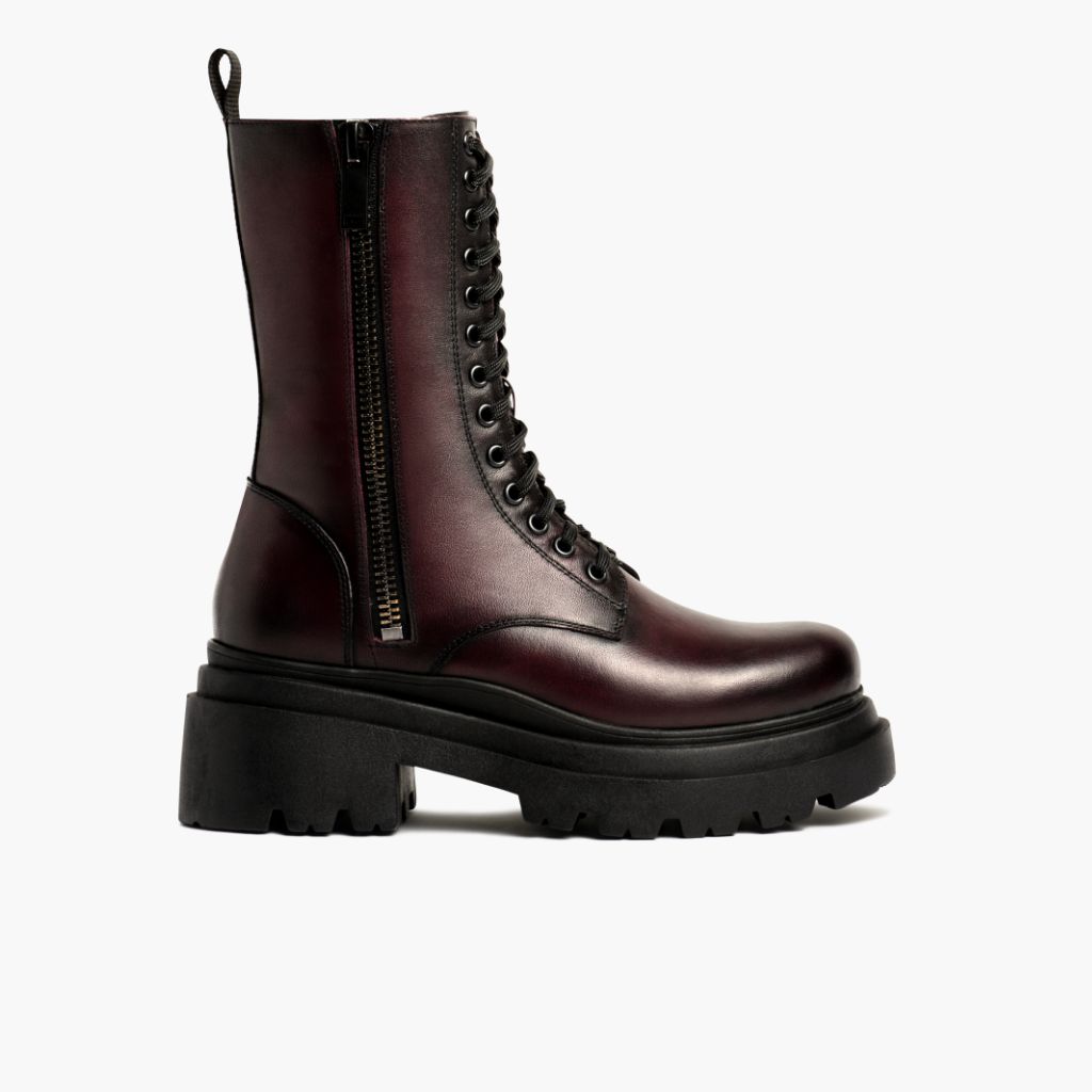 Black Full-Grain leather Boots - بناء غوديير ويلت المتين وتفاصيل مقدمة الحذاء
