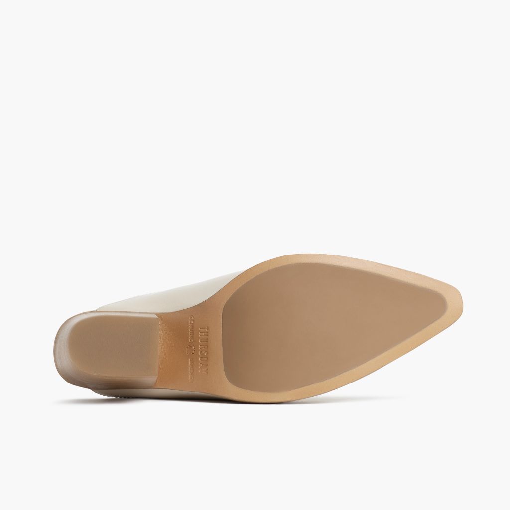 High-Traction Rubber Outsole & Lug Tread Pattern on Summer Ivory أحذية بوت جلدية نسائي