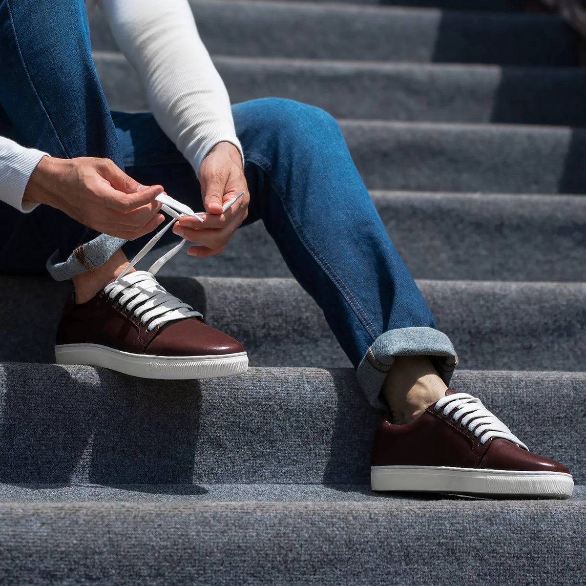 High-Traction Rubber Outsole & Lug Tread Pattern on Murphy Low Top عنابي سنيكرز جلدي كاجوال رجالي