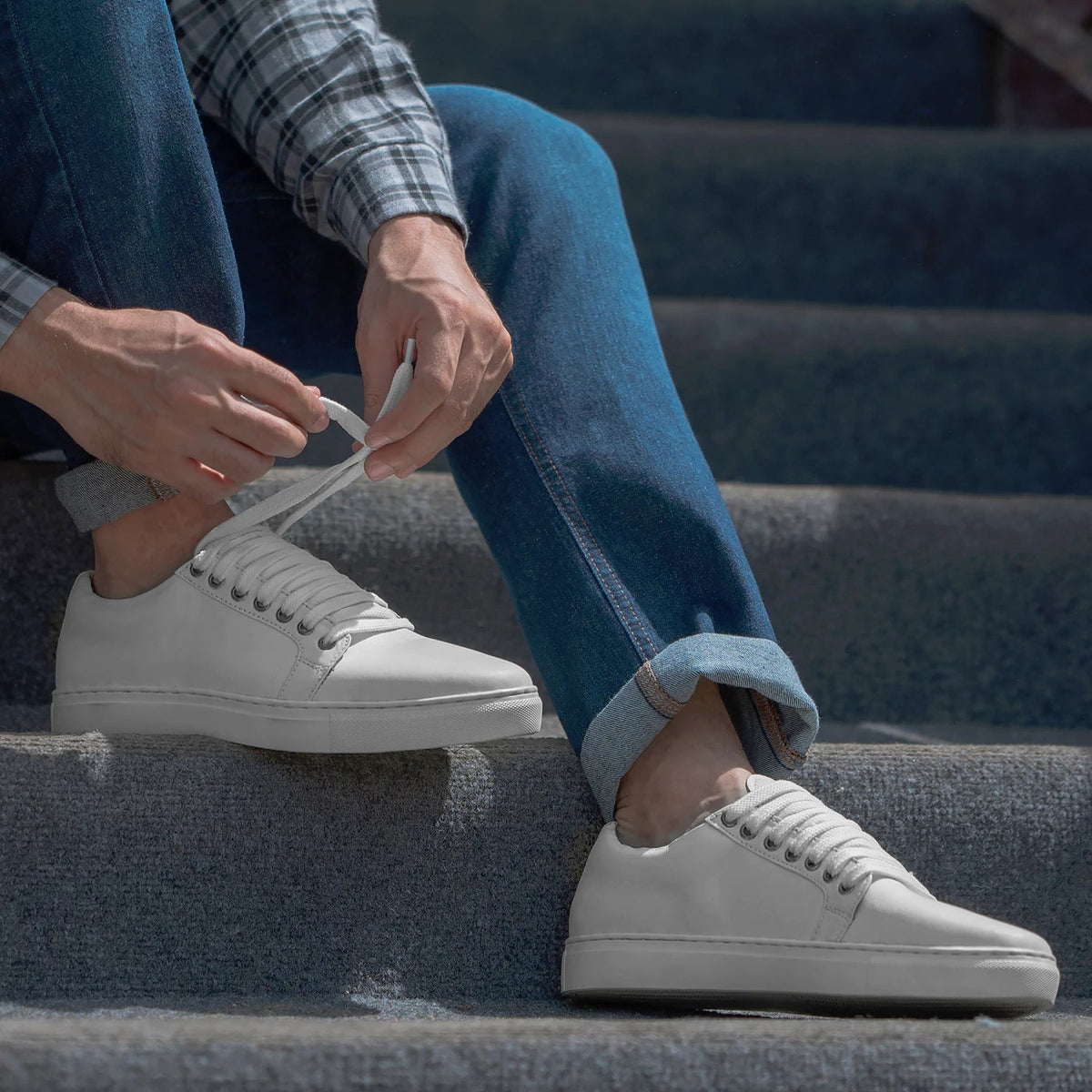 High-Traction Rubber Outsole & Lug Tread Pattern on Murphy Low Top White سنيكرز جلدي كاجوال رجالي