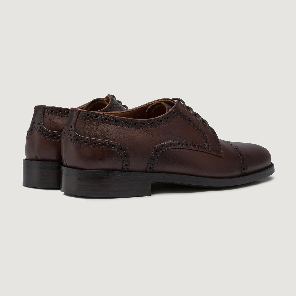 Dirk Brogues Derby Brown Leather Shoes StudGuard For Men - دعامة الكعب المقواة وتفاصيل الخياطة المزدوجة الدقيقة