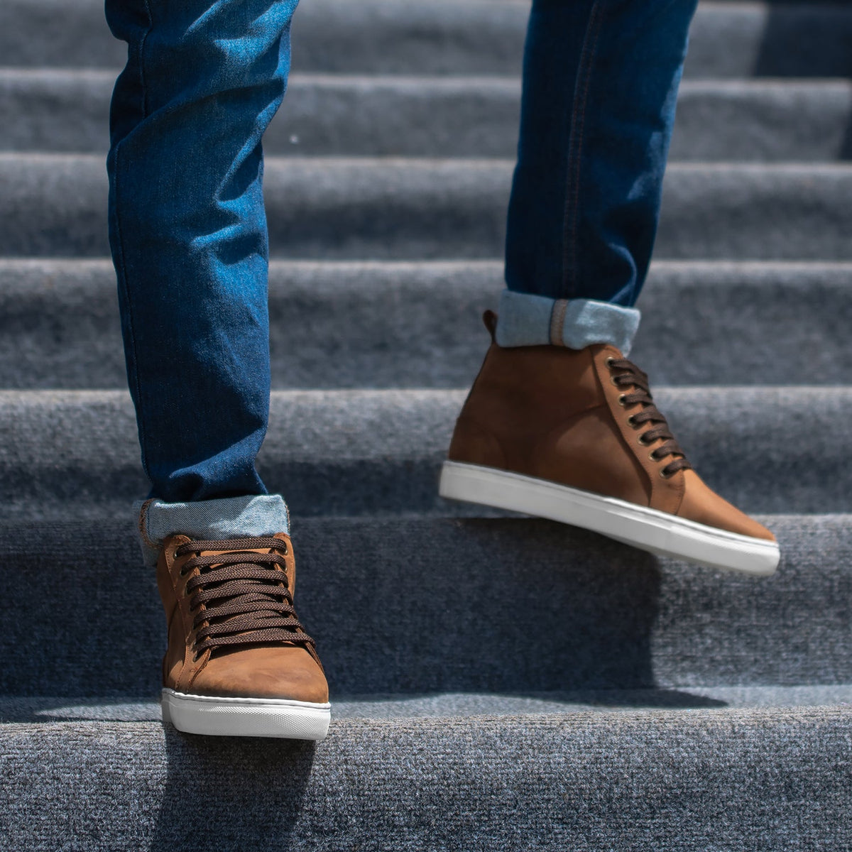 Marty High Top Brown Suede Sneakers For Men - دعامة الكعب المقواة وتفاصيل الخياطة المزدوجة الدقيقة