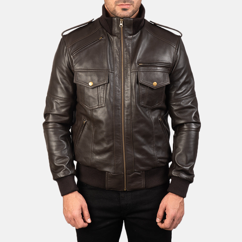 Close-Up Detail of High neck &amp; Zipper Hardware on Men's Agent Shadow بني جاكيت بومبر جلد رجالي
