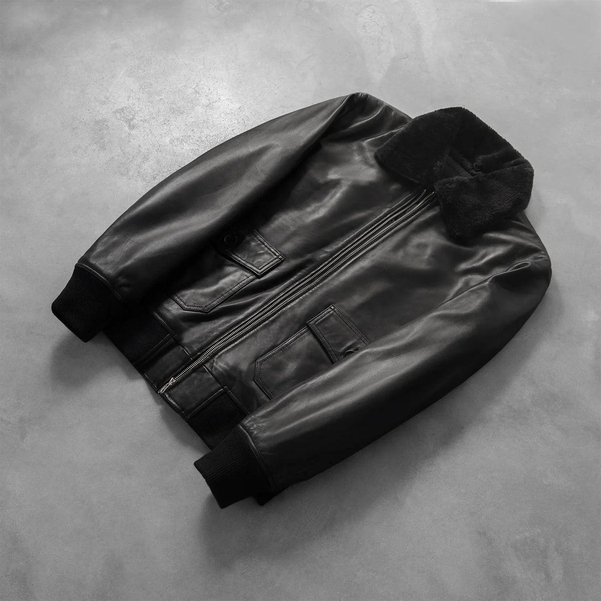 Rib Knit &amp; Hem Craftsmanship Construction Detail on Men's Airin G-1 أسود جاكيت بومبر جلد رجالي
