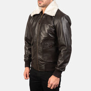 
Brown Sheepskin Leather Bomber Jacket - عرض خلفي يوضح تفصيل الأكتاف المتقن والحاشية النظيفة