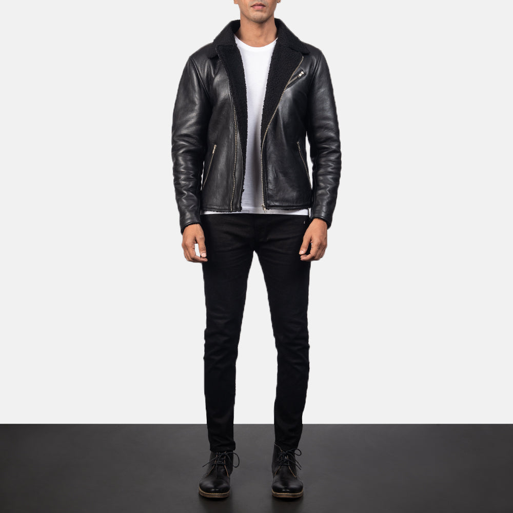 Close-Up Detail of Notch &amp; Zipper Hardware on Men's Alberto Shearling أسود جاكيت جلد رجالي