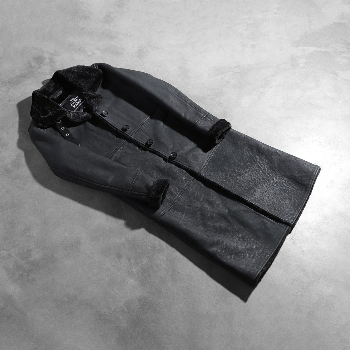 
Open Hem & Hem Craftsmanship Construction Detail on Alina Shearling أسود معطف جلد فاخر نسائي