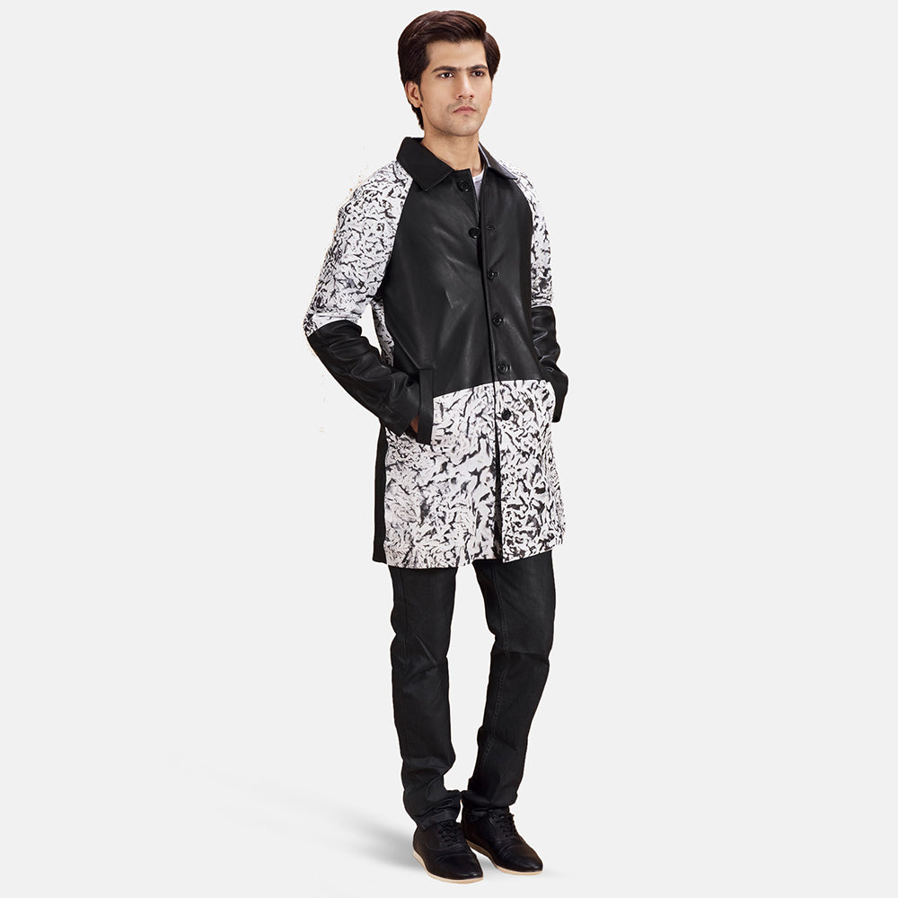 Men's Artistry أسود Dye معطف جلد رجالي - Lateral Side Profile View Showing Sleeve Cut &amp; Athletic Taper Fit