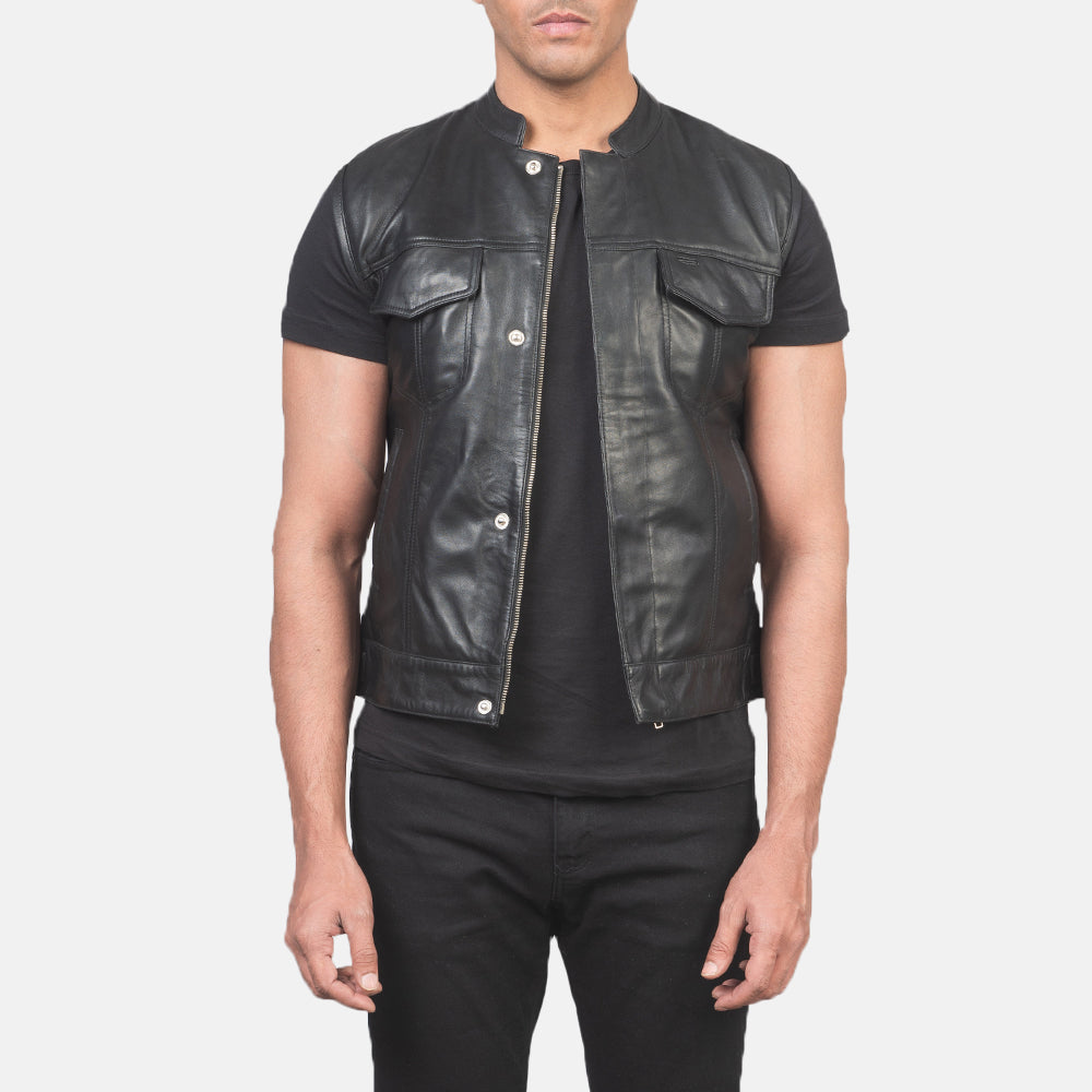 
Atlas Moto أسود صديري جلد رجالي in Black Sheepskin Leather - عرض أمامي وقَصّة مفصلة أنيقة | شراء أونلاين عبر المتجر الرسمي