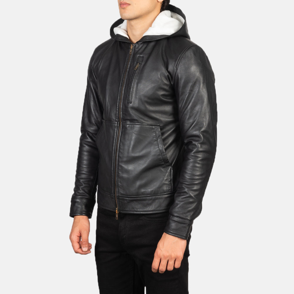 
Black Sheepskin Leather Bomber Jacket - عرض خلفي يوضح تفصيل الأكتاف المتقن والحاشية النظيفة