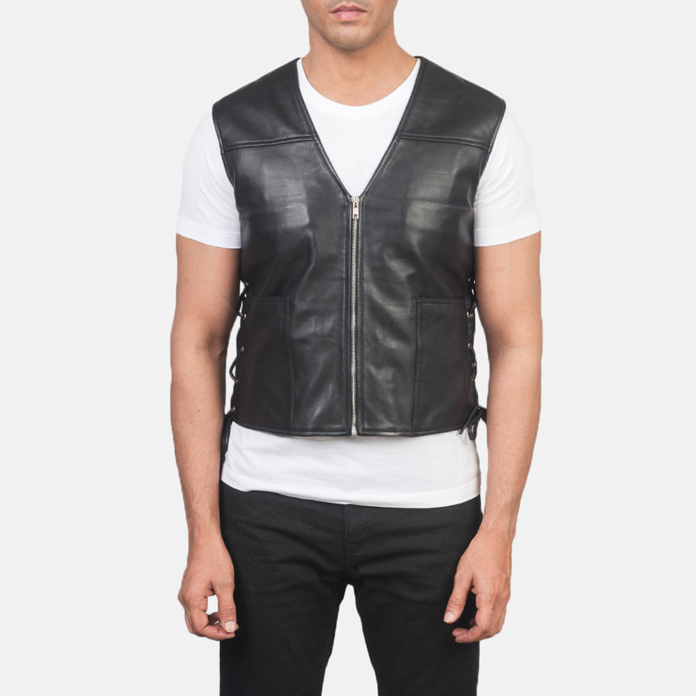 Close-Up Detail of Classic Collar &amp; Zipper Hardware on Men's Brandon أسود صديري جلد رجالي
