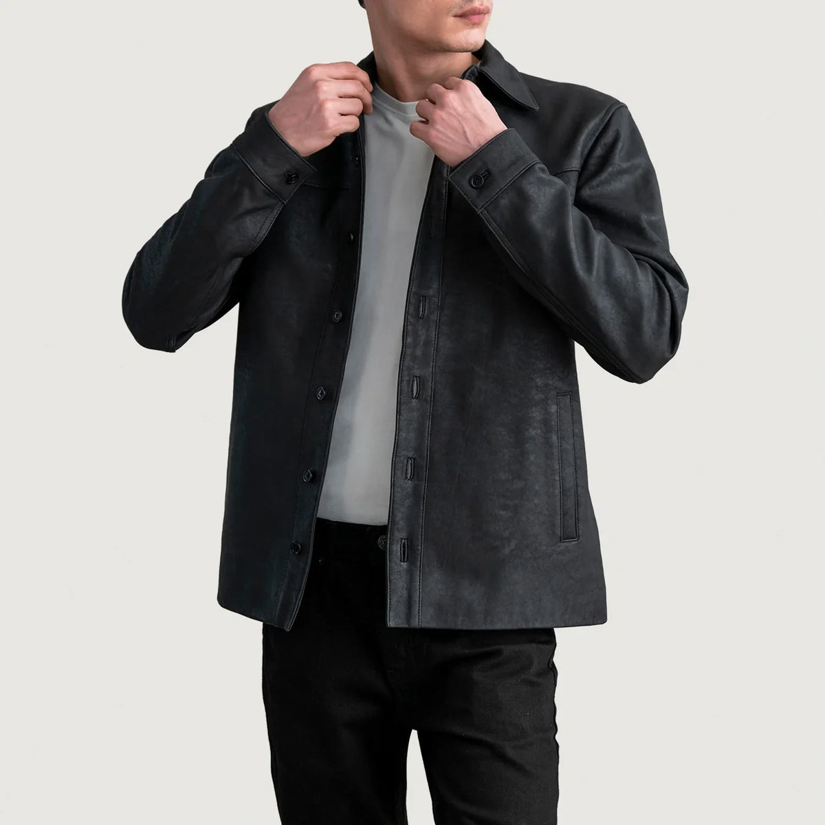 
Bronco Tumbled أسود Leather Shirt رجالي in Tumbled Black Sheepskin Leather - عرض أمامي وقَصّة مفصلة أنيقة | شراء أونلاين عبر المتجر الرسمي