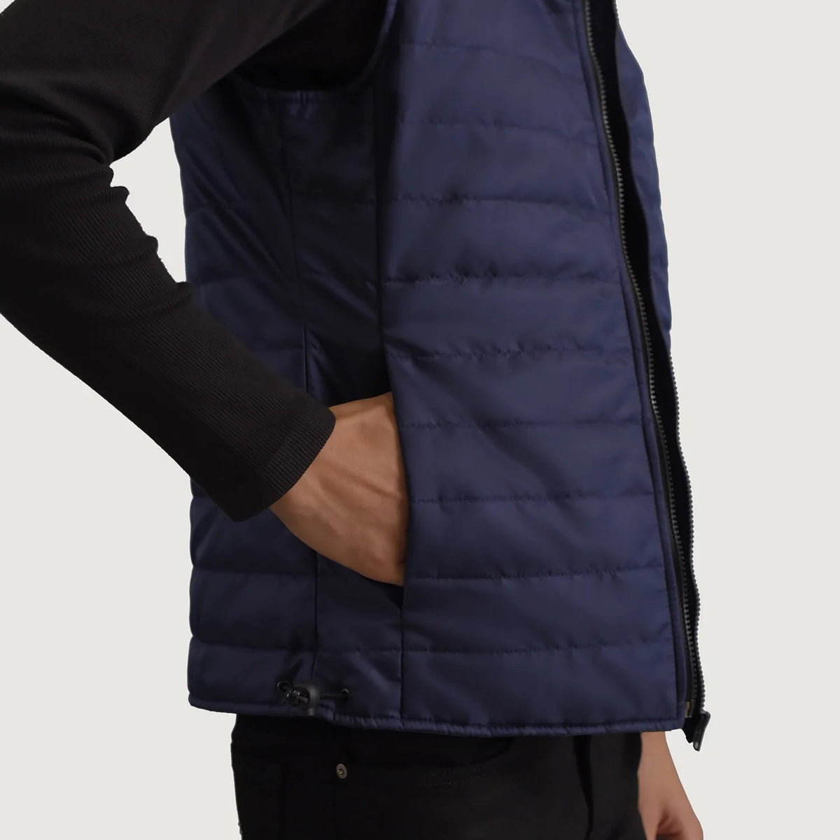 
عرض البطانة الداخلية Showing Quilted Viscose Lining & جيبان داخليان عمليان