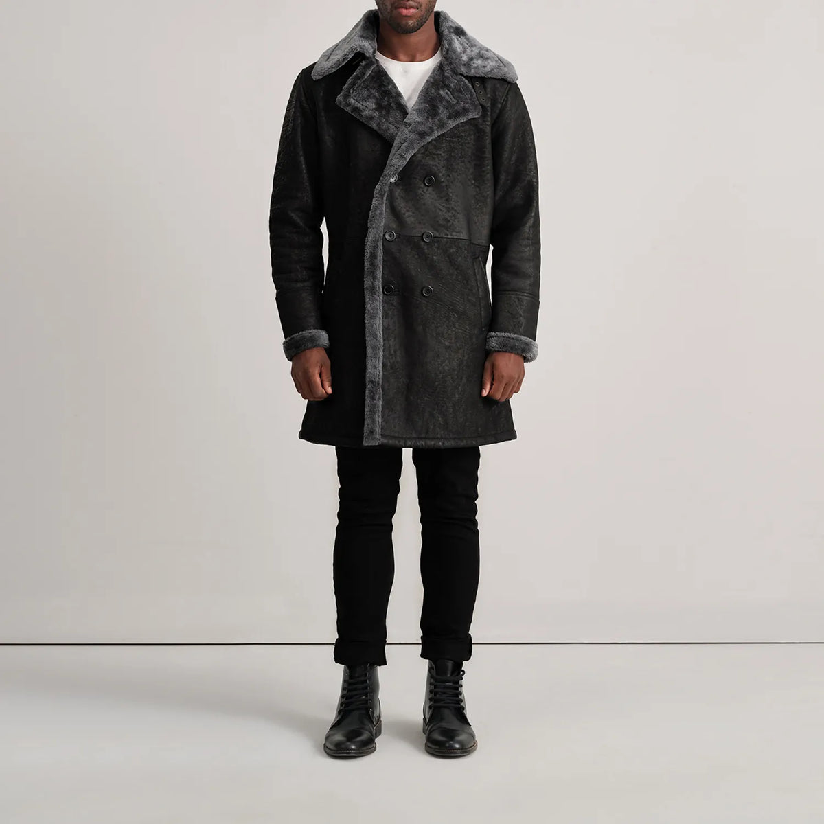 
Charles Brown Suede Leather Shearling Double-Breasted Coat - عرض جانبي يوضح قَصّة الأكمام المريحة