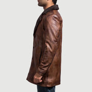 Close-Up Detail of Notch &amp; Button Hardware on Men's Cinnamon Distressed Leather Fur معطف جلد رجالي