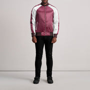 Close-Up Detail of Varsity &amp; Zipper Hardware on Clarke عنابي Varsity جاكيت جلد رجالي
