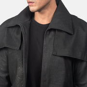Close-Up Detail of Classic Collar &amp; Heavy-Duty Zipper Hardware on Men's Classic Distressed أسود Leather Duster رجالي