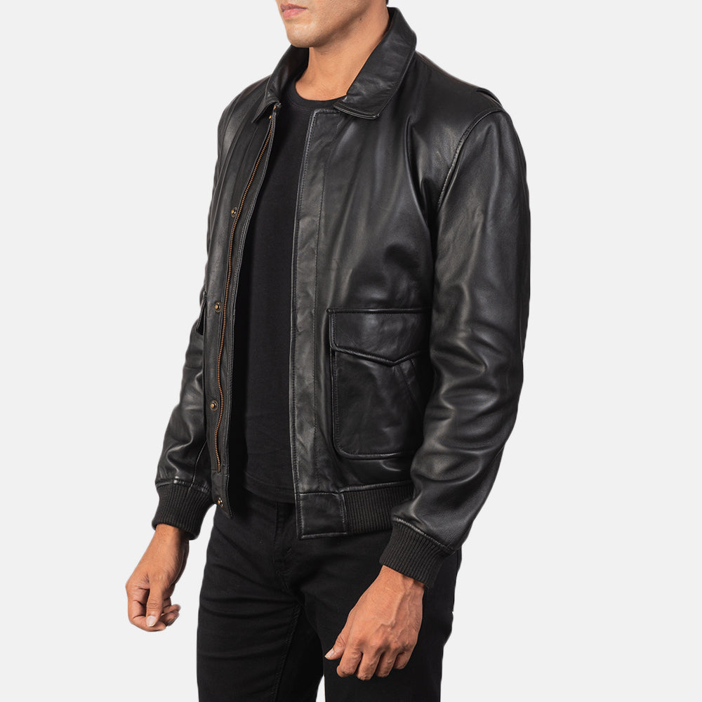 
Brown Goatskin Suede Bomber Jacket - عرض خلفي يوضح تفصيل الأكتاف المتقن والحاشية النظيفة