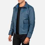 
مظهر الارتداء على موديل لـ  Norman Black Hooded Bomber Leather Puffer Jacket على عارض أزياء - انسيابية طبيعية في ضوء النهار